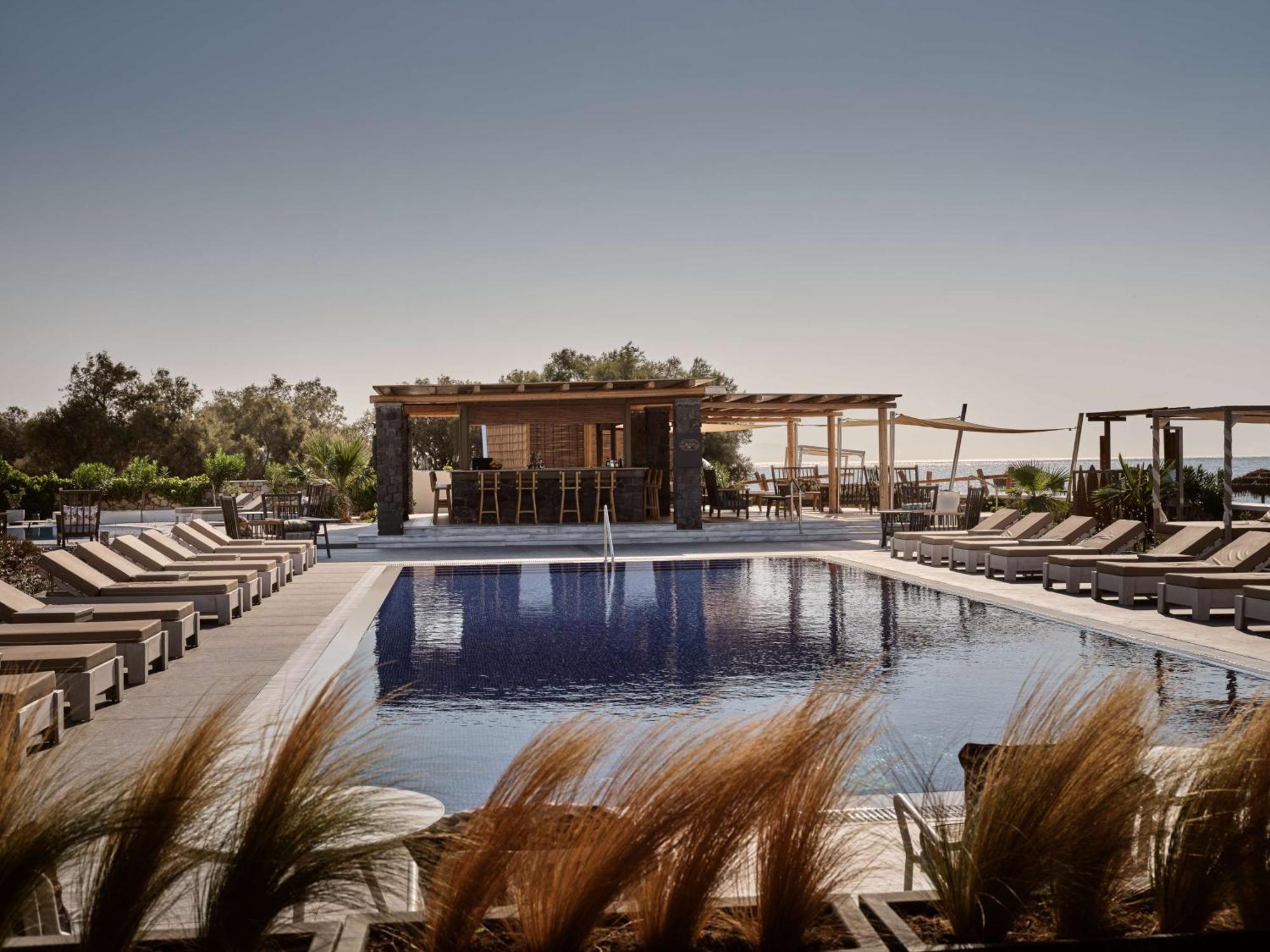 Sea Breeze Santorini Beach Resort, Curio By Hilton Agios Georgios  Exterior foto