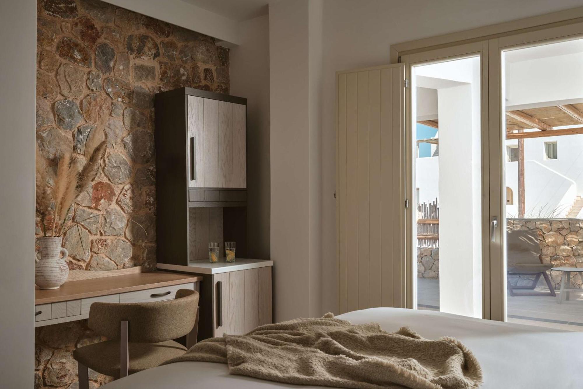 Sea Breeze Santorini Beach Resort, Curio By Hilton Agios Georgios  Exterior foto