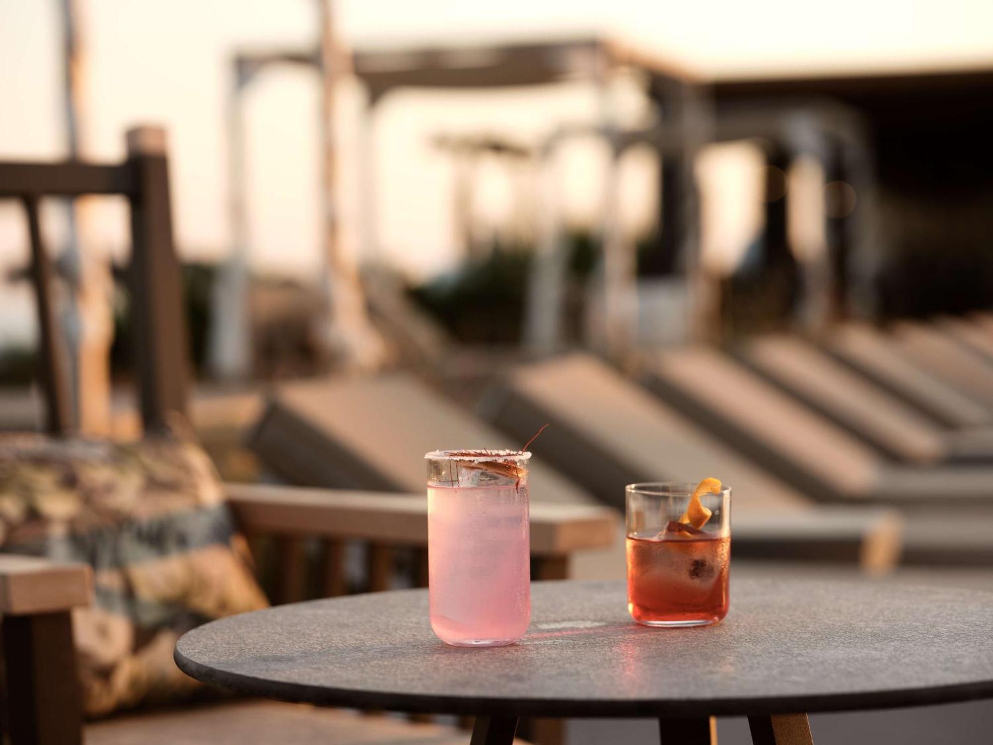 Sea Breeze Santorini Beach Resort, Curio By Hilton Agios Georgios  Exterior foto