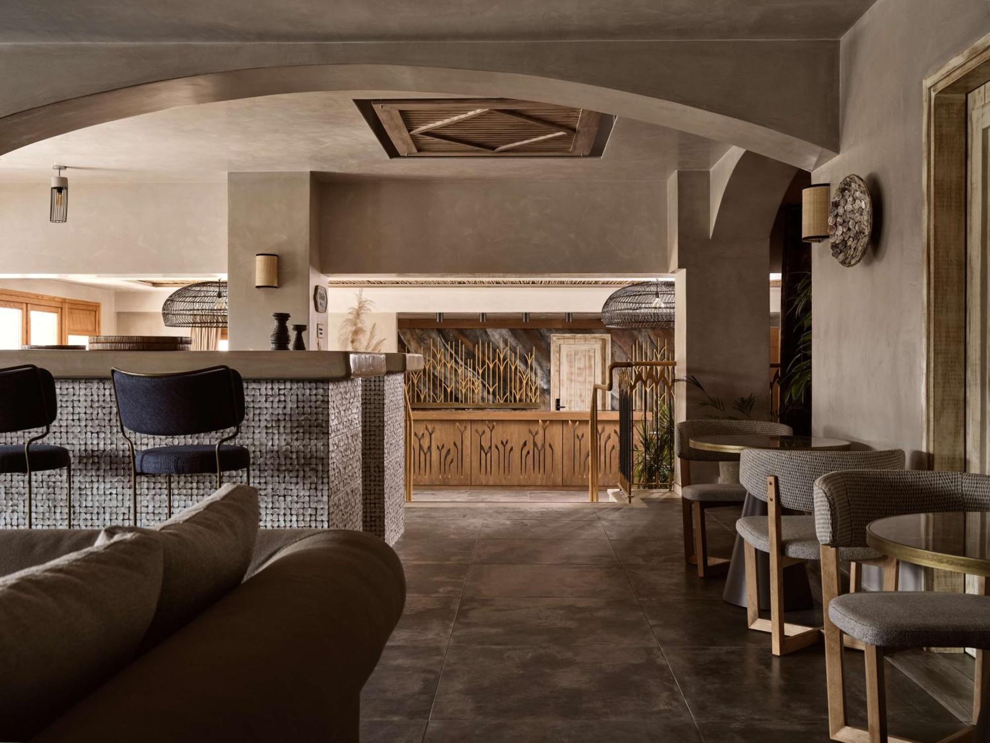 Sea Breeze Santorini Beach Resort, Curio By Hilton Agios Georgios  Exterior foto